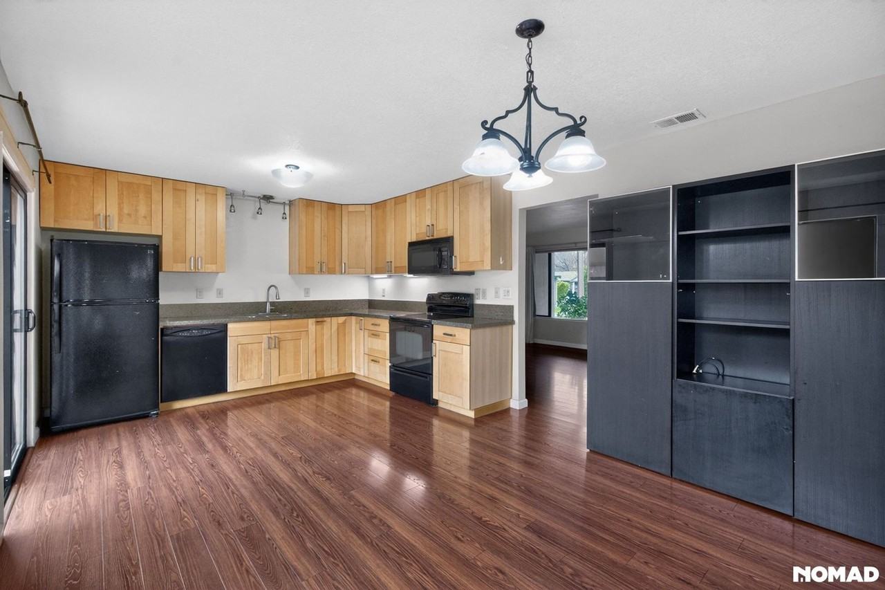 4929 Flat Rock Cir - Photo 4 of 32