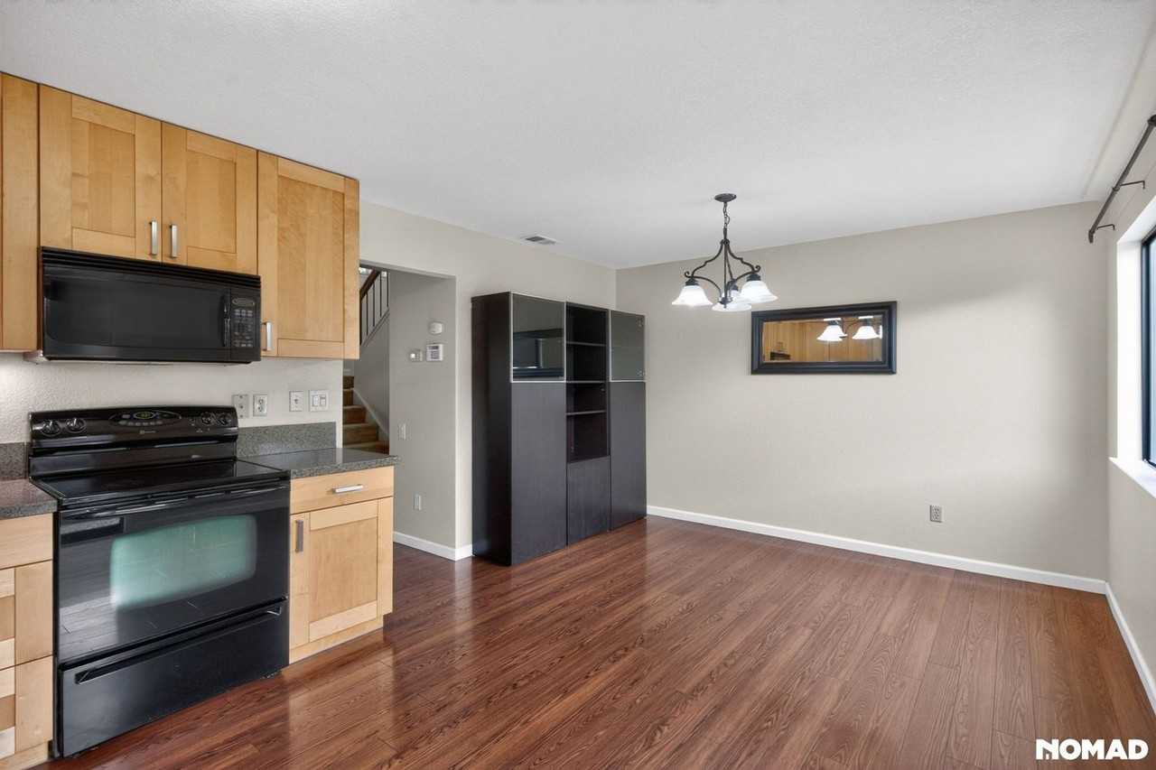 4929 Flat Rock Cir - Photo 6 of 32