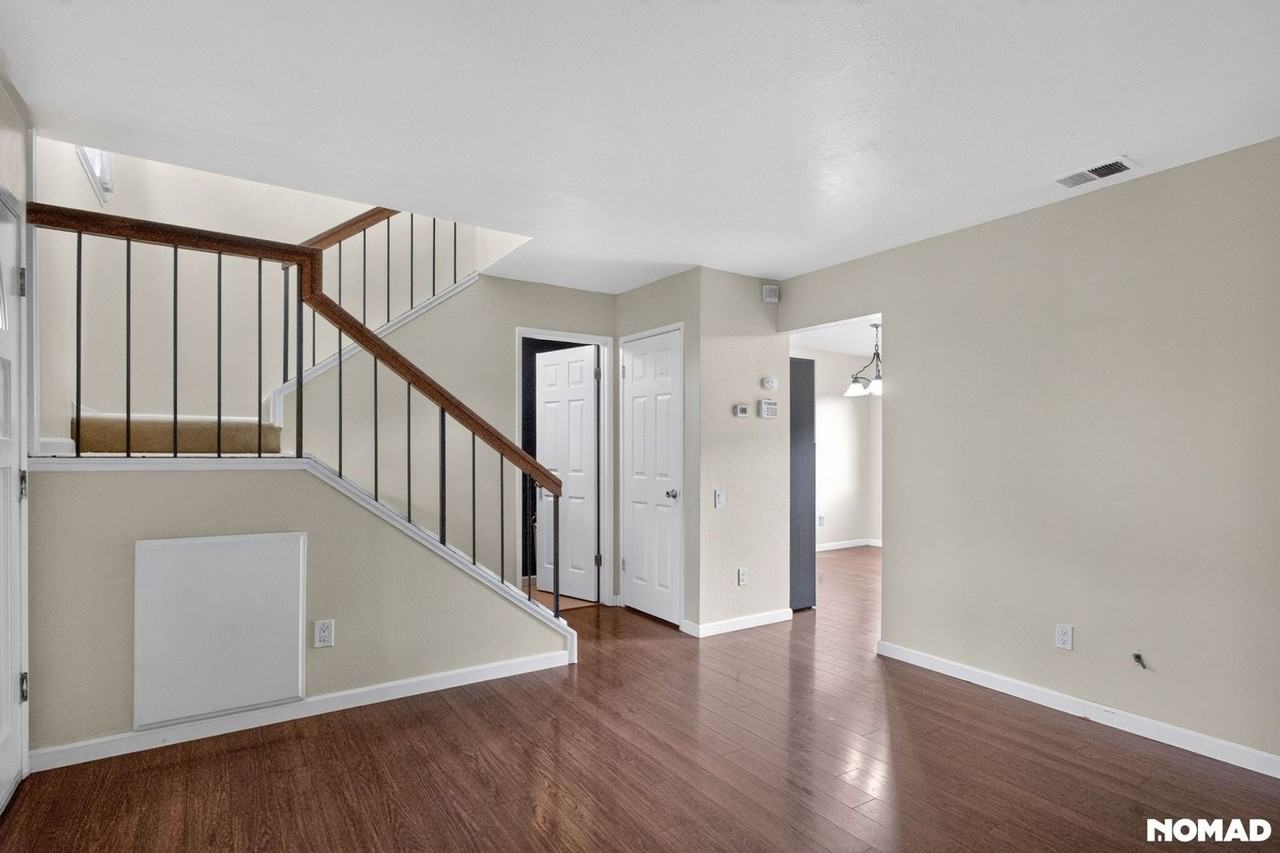 4929 Flat Rock Cir - Photo 7 of 32