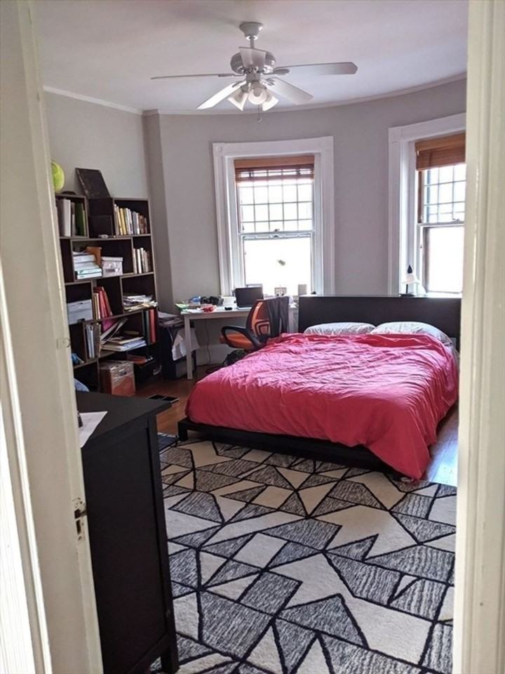 334 Washington St - Photo 5 of 15