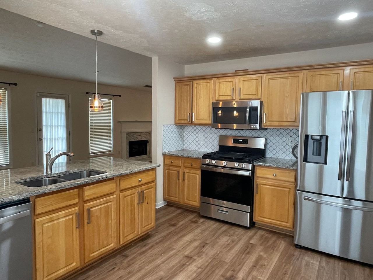 300 Sterling Hill Dr - Photo 4 of 19