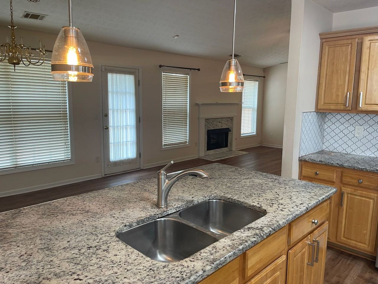 300 Sterling Hill Dr - Photo 5 of 19