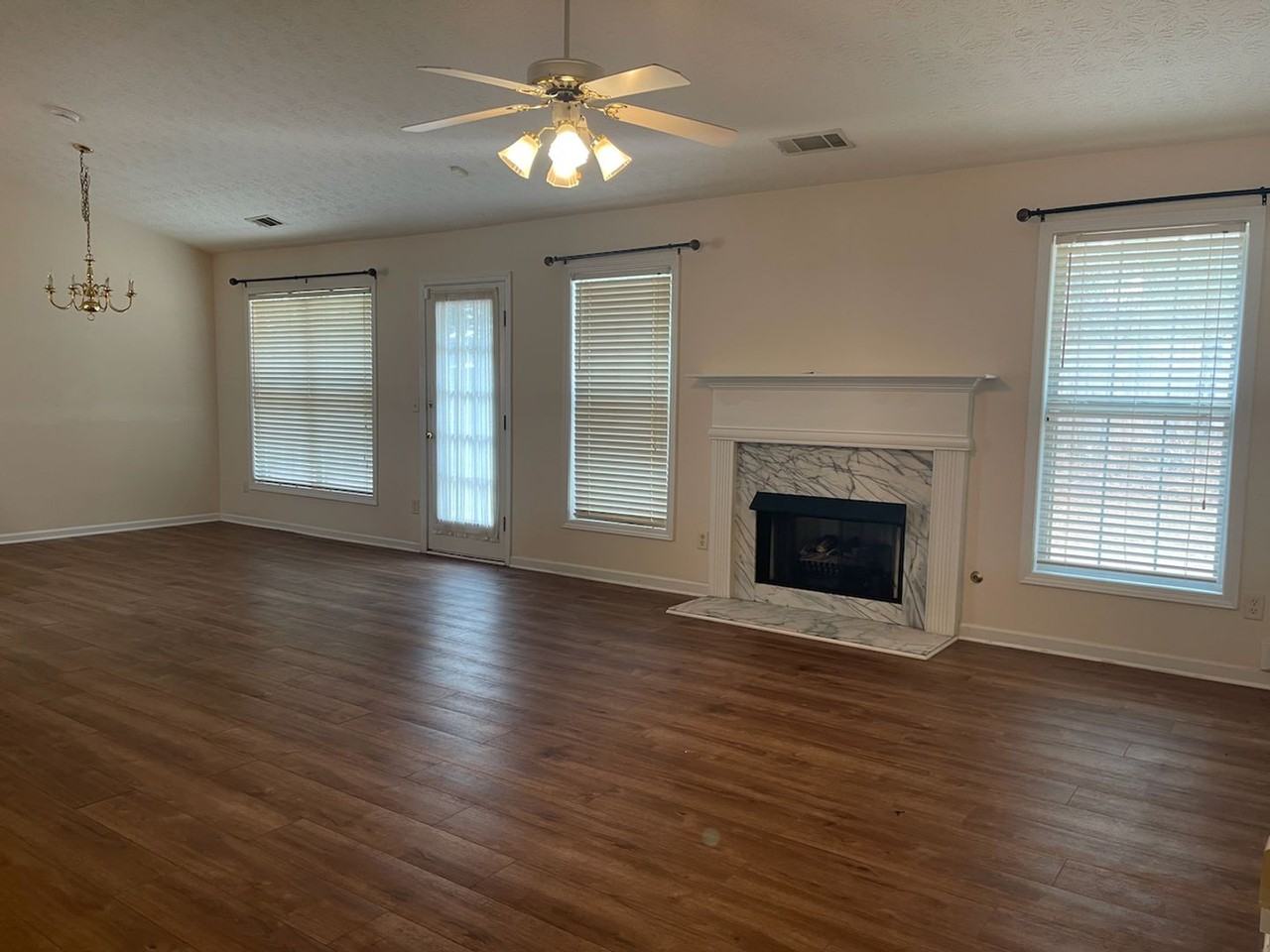 300 Sterling Hill Dr - Photo 6 of 19