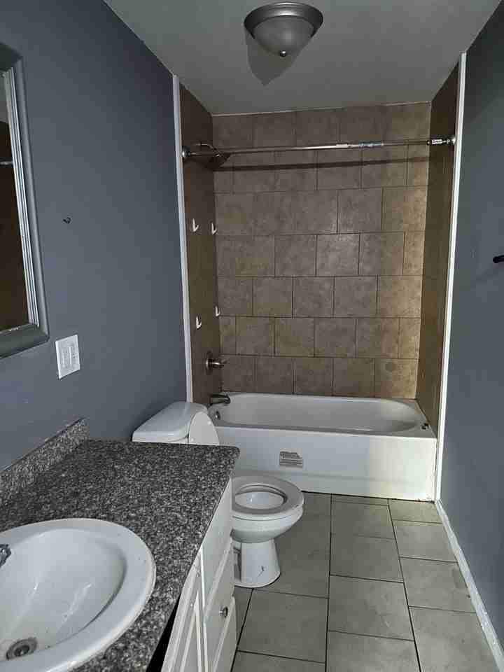 1619 Cherry St - Photo 2 of 8