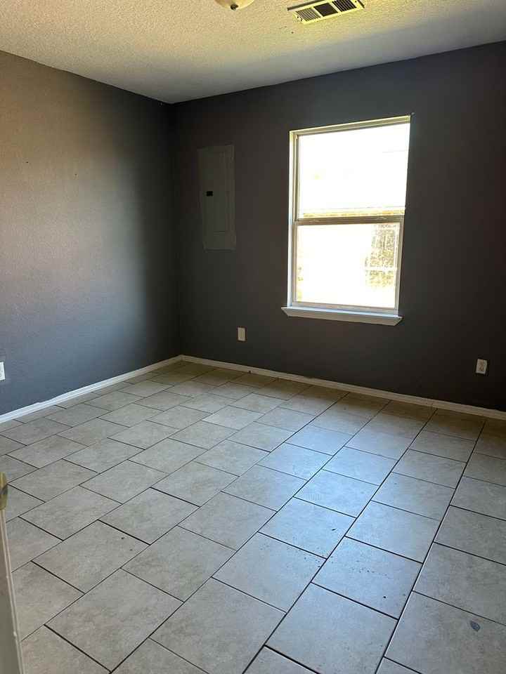 1619 Cherry St - Photo 3 of 8