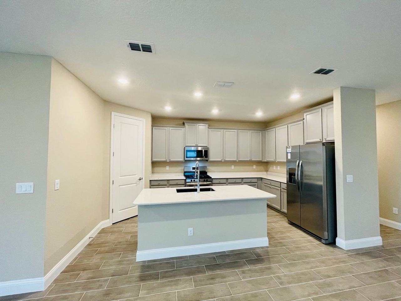 122 Monthaven Dr - Photo 3 of 23