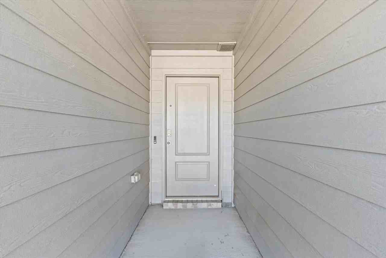 3041 Manu St - Photo 3 of 23