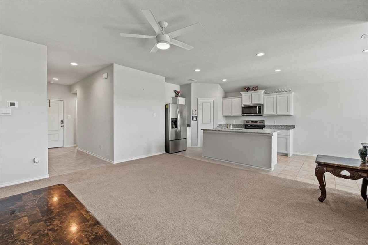 3041 Manu St - Photo 5 of 23