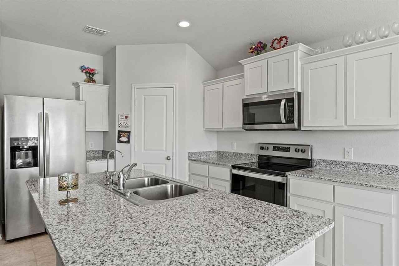 3041 Manu St - Photo 7 of 23