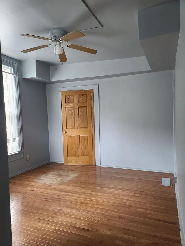 911 W Church St - Photo 5 of 6