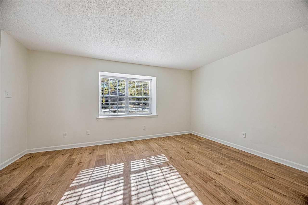 6452 Macon Rd - Photo 7 of 24