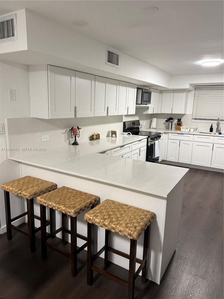 2036 Ne 21st Ave - Photo 5 of 27