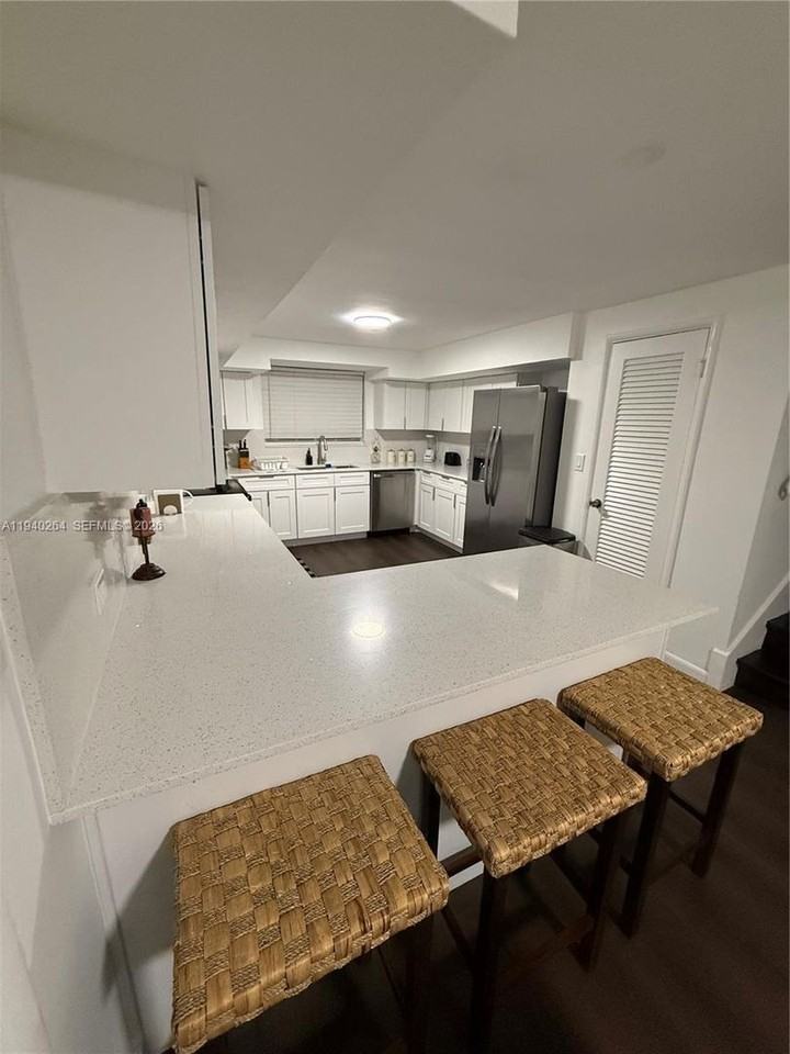 2036 Ne 21st Ave - Photo 6 of 27