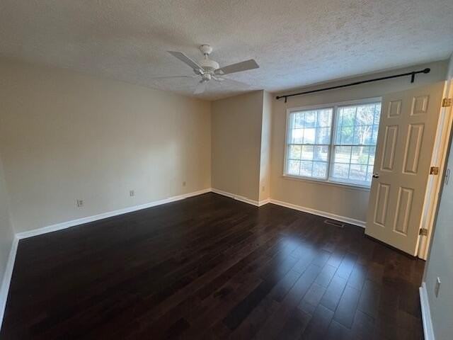 170 Boxwood Rd - Photo 6 of 34