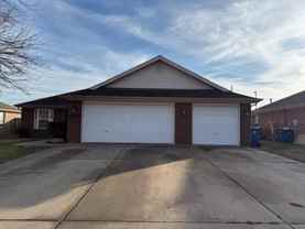 3905 Sw Hansom Loop - Photo 1 of 1