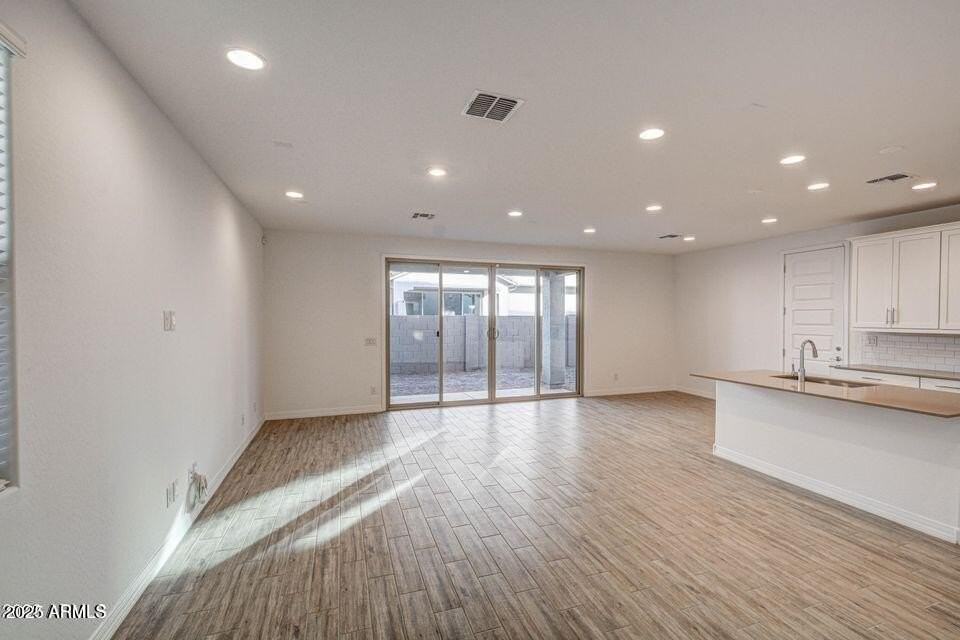 9916 E Tillman Ave - Photo 4 of 38