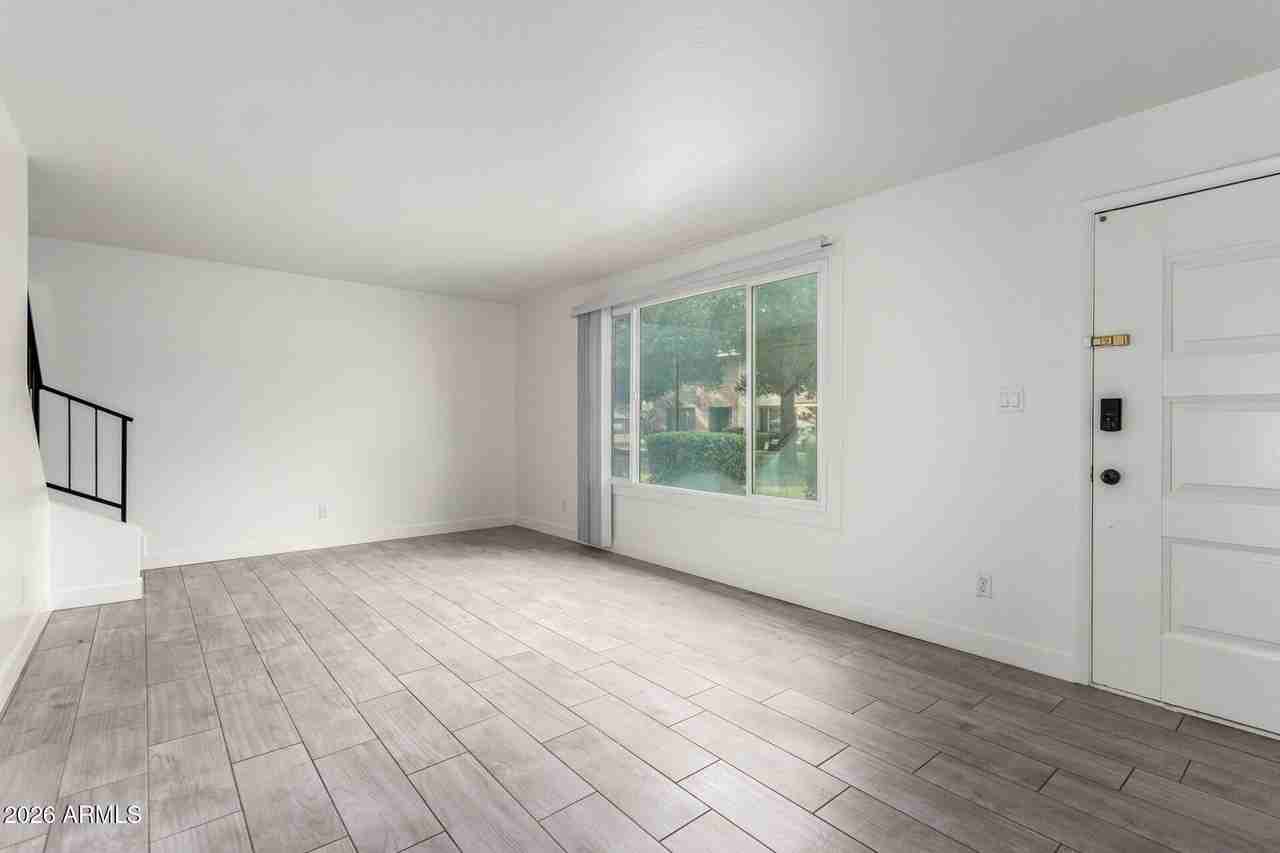 1586 W Campbell Ave - Photo 4 of 29