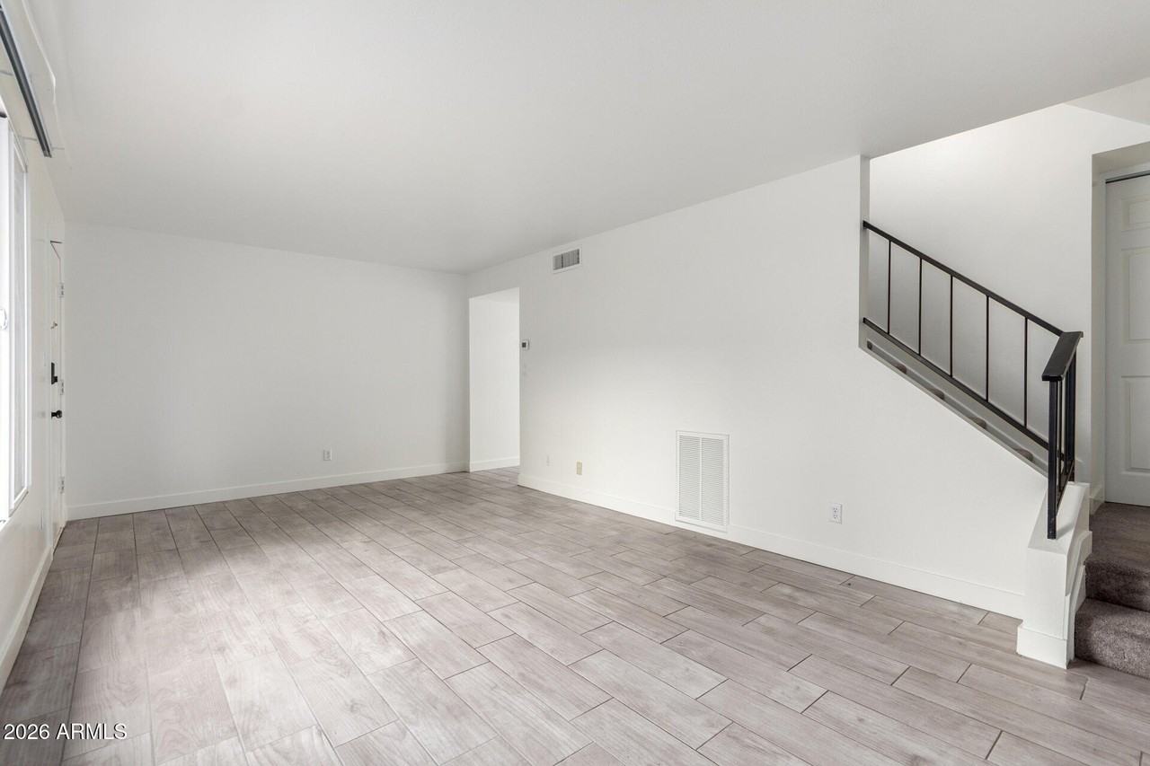 1586 W Campbell Ave - Photo 6 of 29