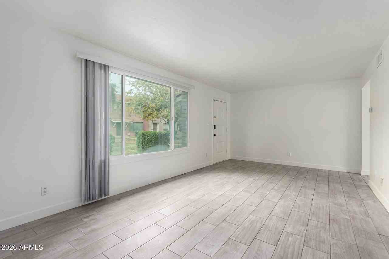 1586 W Campbell Ave - Photo 7 of 29