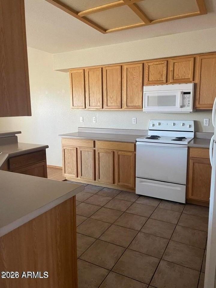 8419 W Salter Dr - Photo 3 of 16