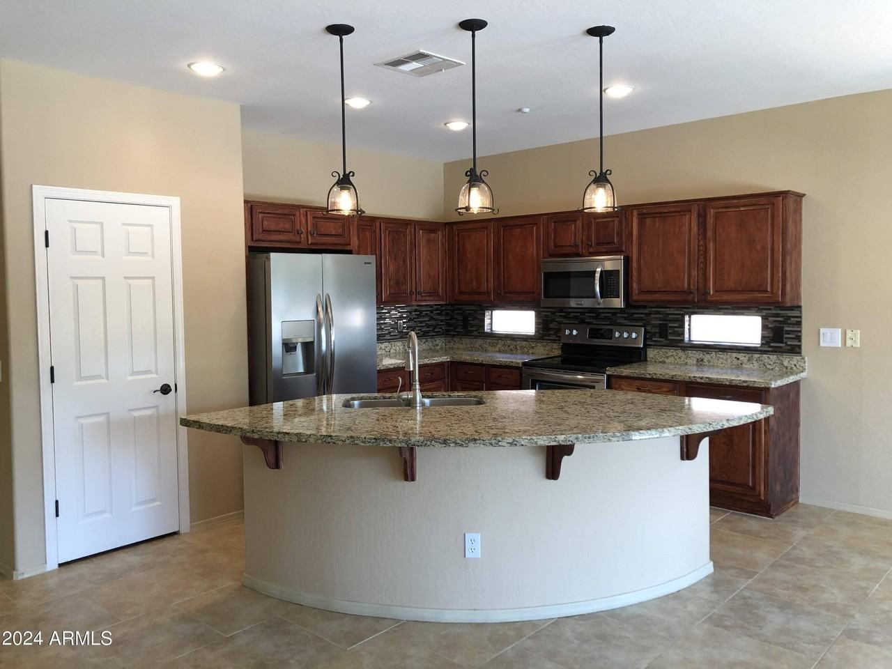 12399 W Roberta Ln - Photo 5 of 34