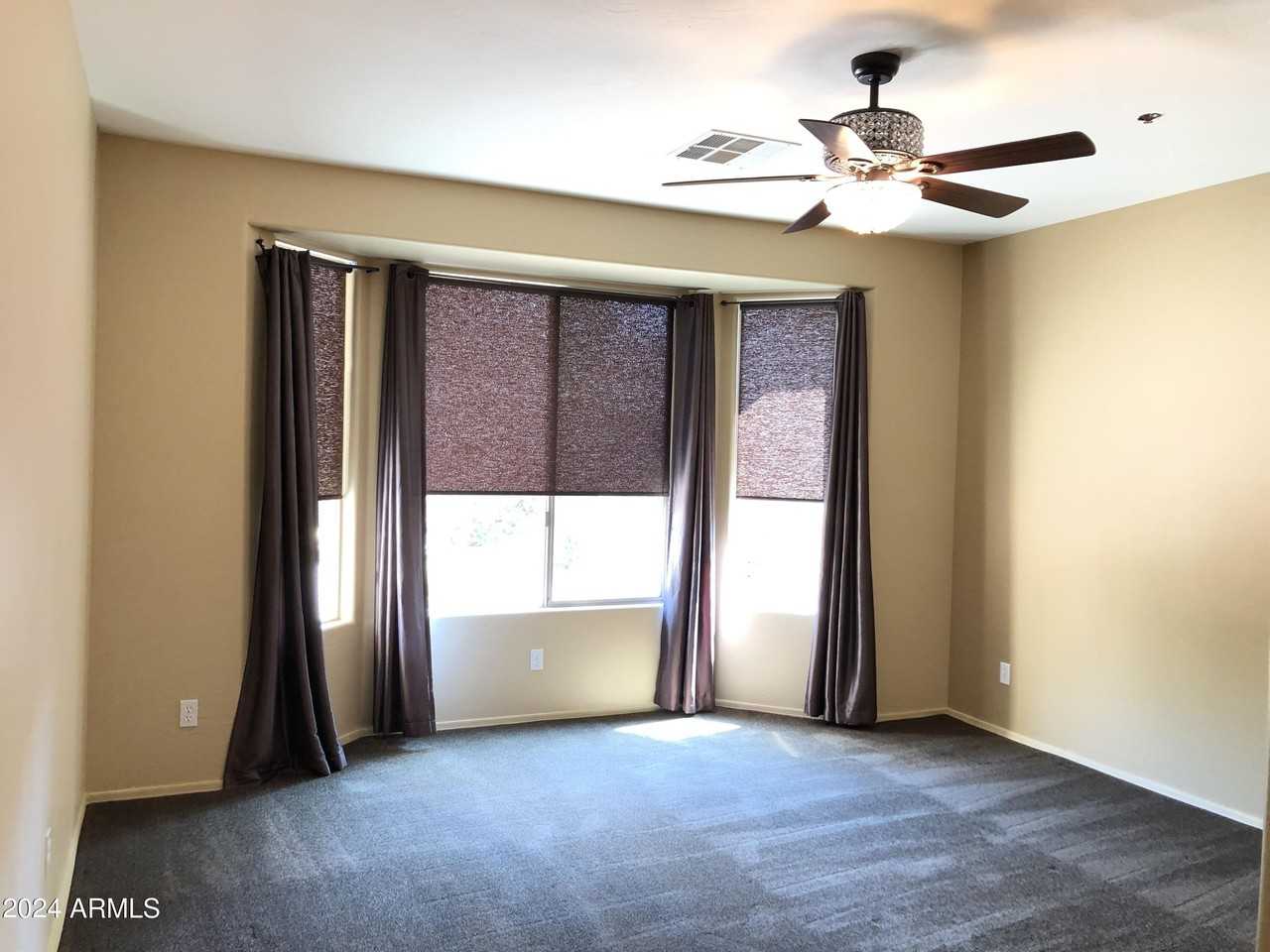 12399 W Roberta Ln - Photo 7 of 34