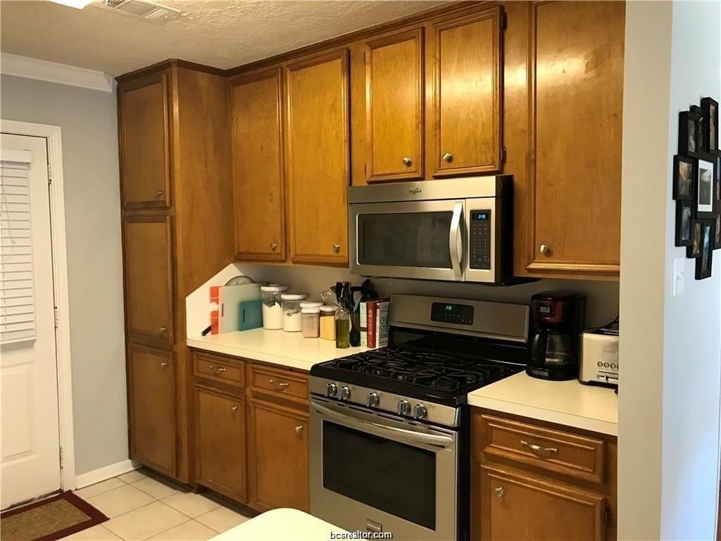 2105 Pebblebrook Ln - Photo 5 of 18