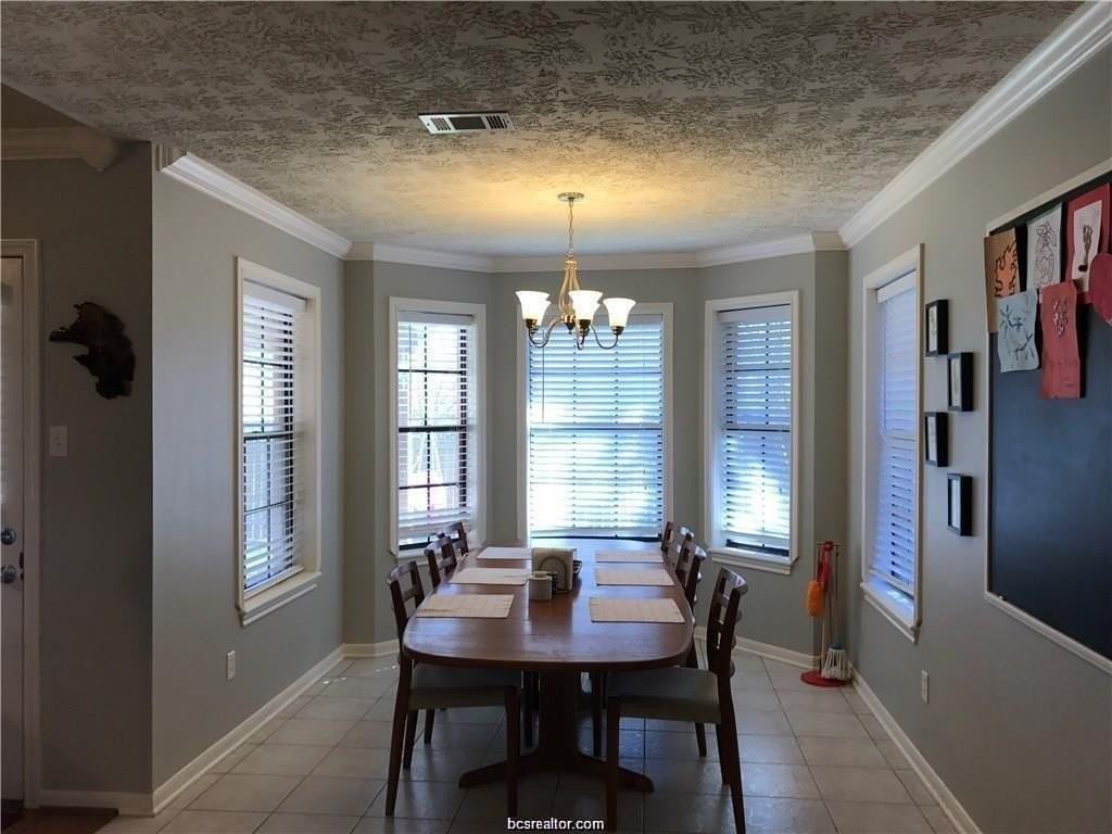 2105 Pebblebrook Ln - Photo 7 of 18