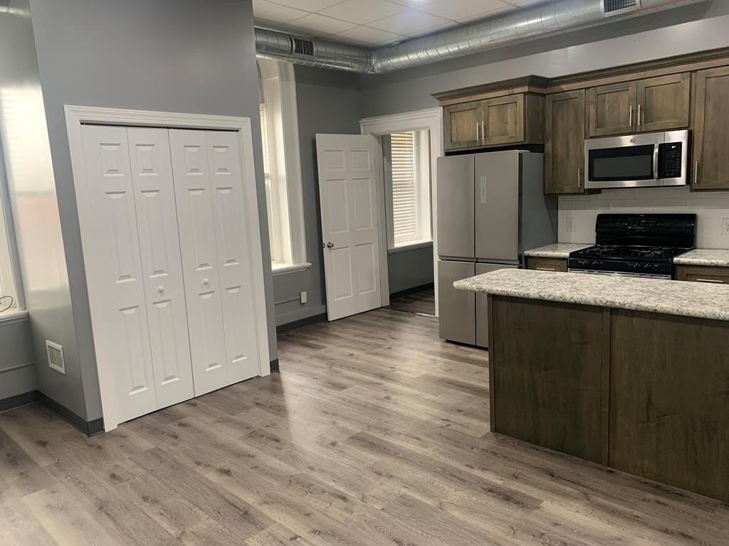 105 E Franklin St - Photo 3 of 10