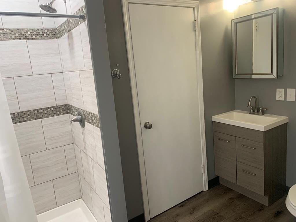 105 E Franklin St - Photo 6 of 10