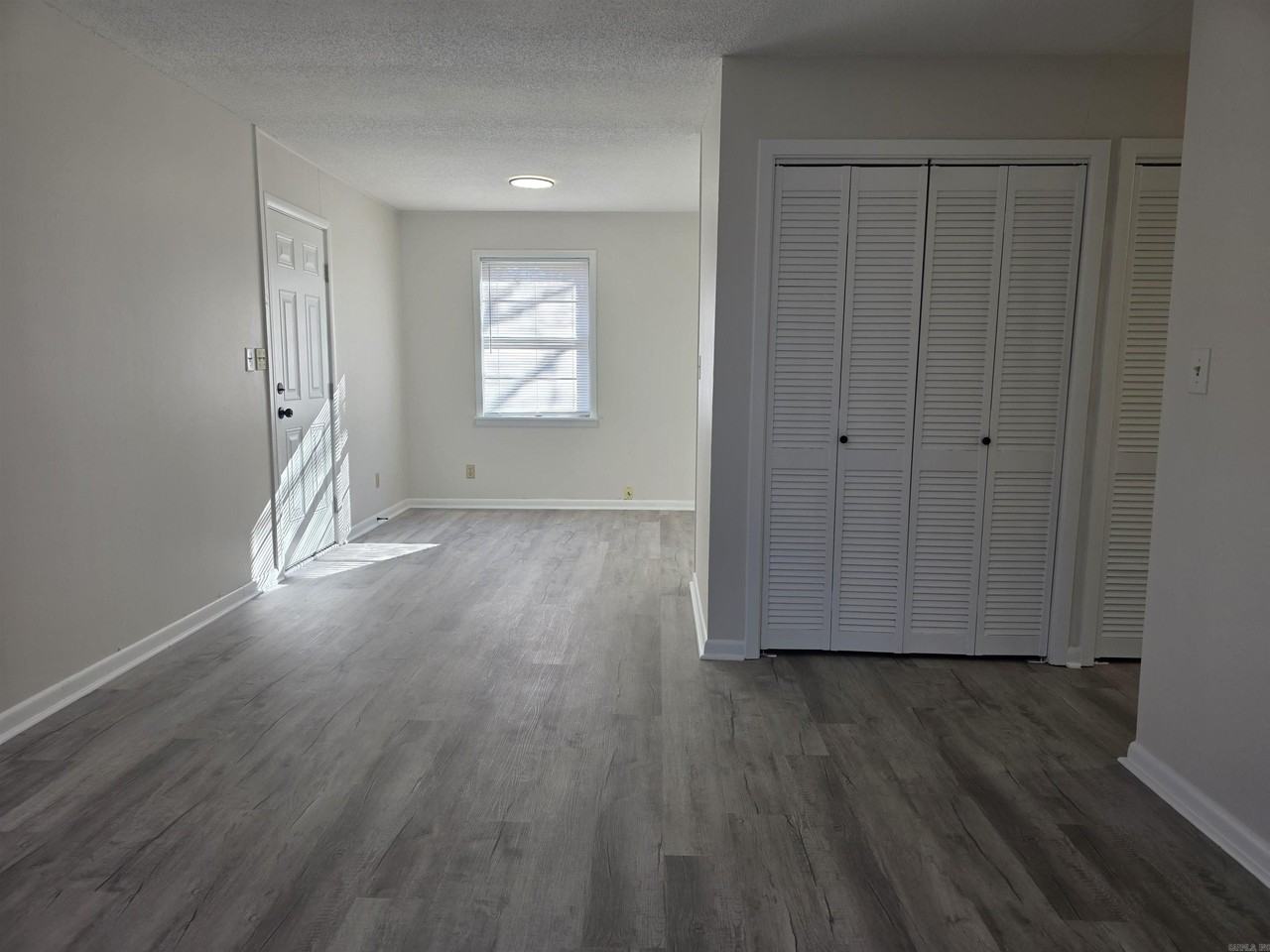 1413 Smithwick Dr - Photo 4 of 19