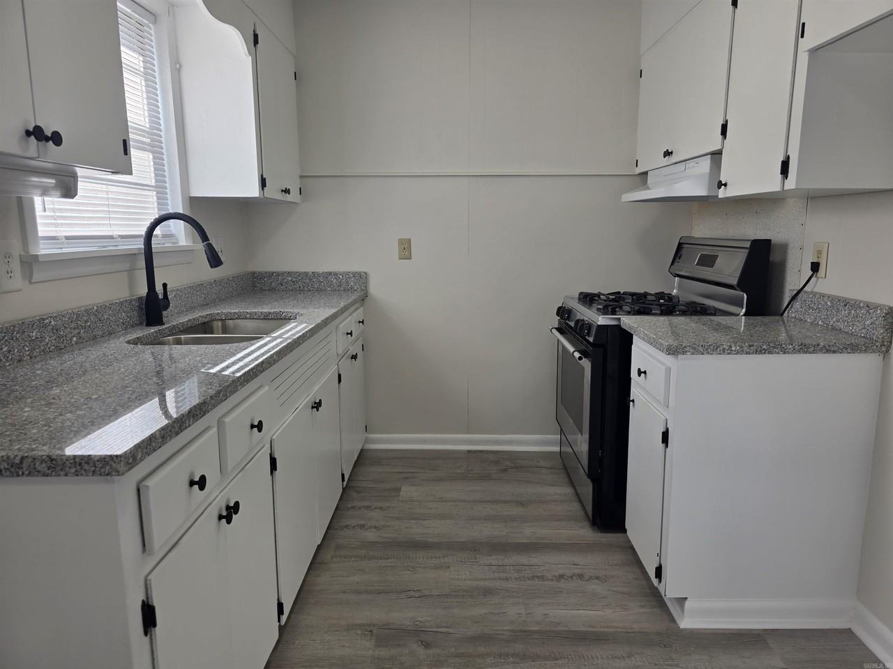 1413 Smithwick Dr - Photo 5 of 19