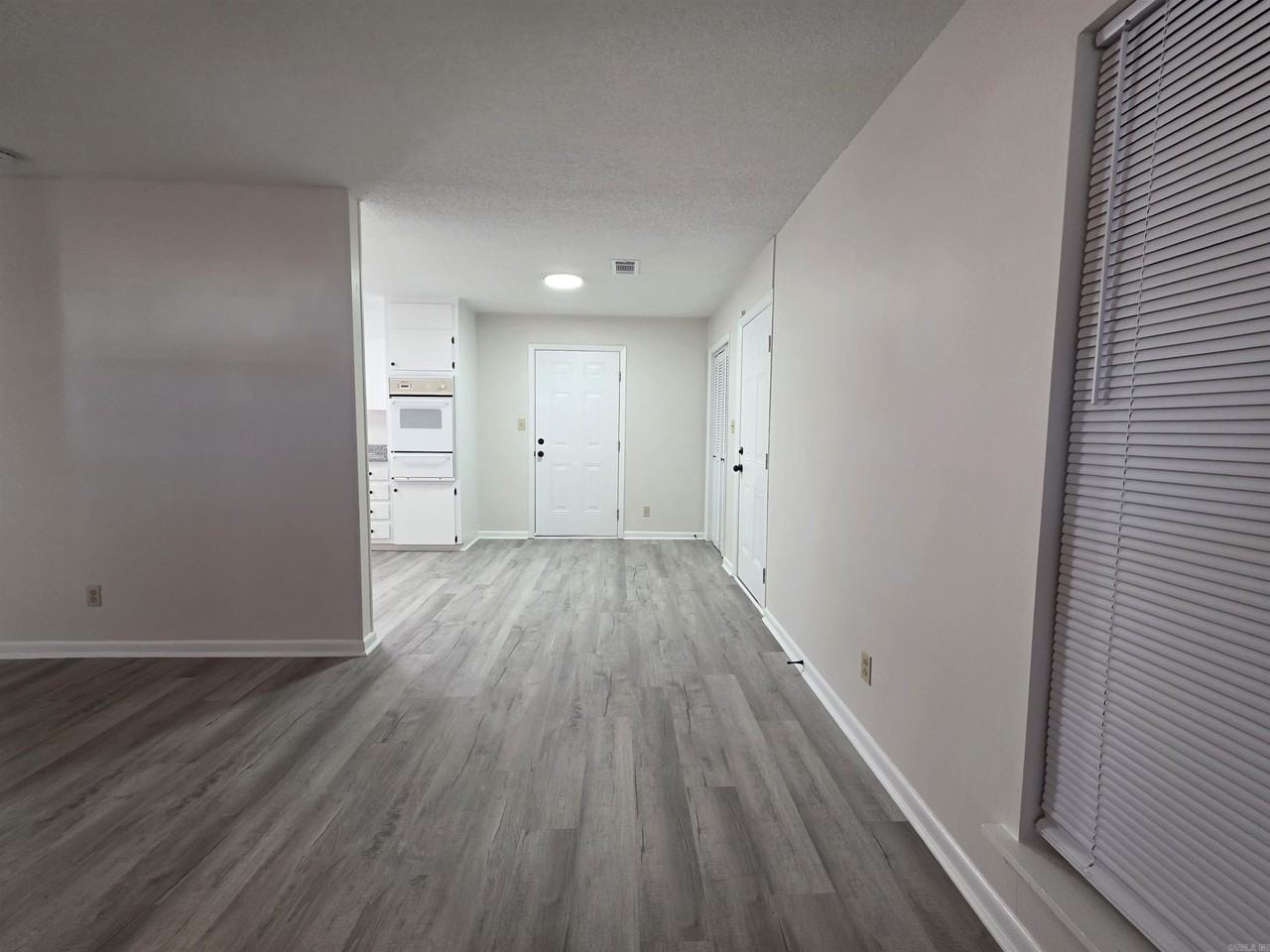 1411 Smithwick Dr - Photo 4 of 20