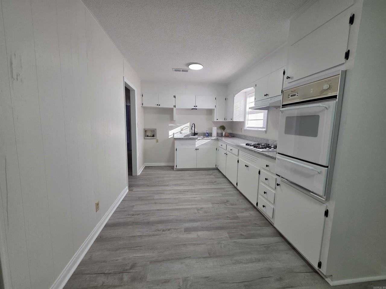 1411 Smithwick Dr - Photo 5 of 20