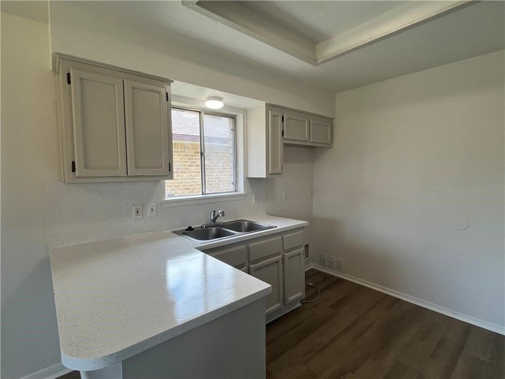 3406 Crestoak Dr - Photo 7 of 15