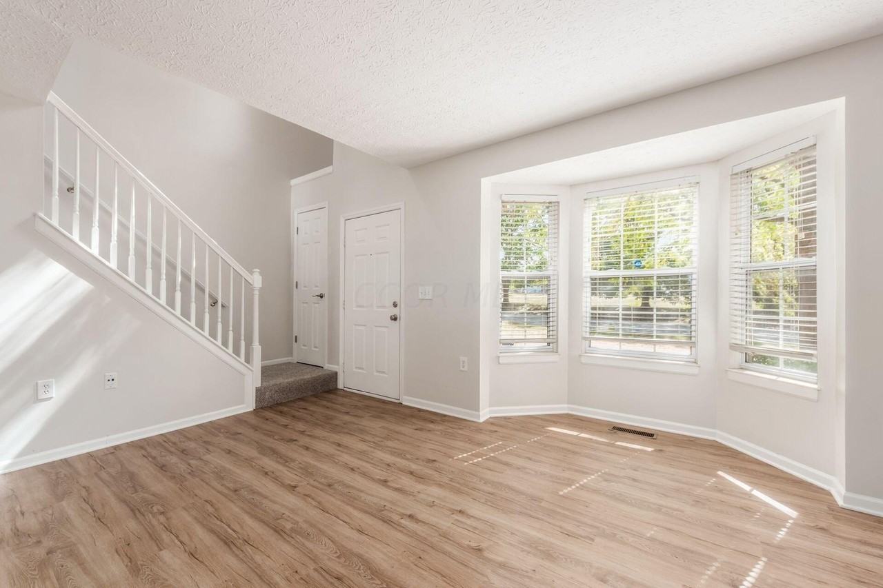 3055 Glenloch Cir - Photo 3 of 29