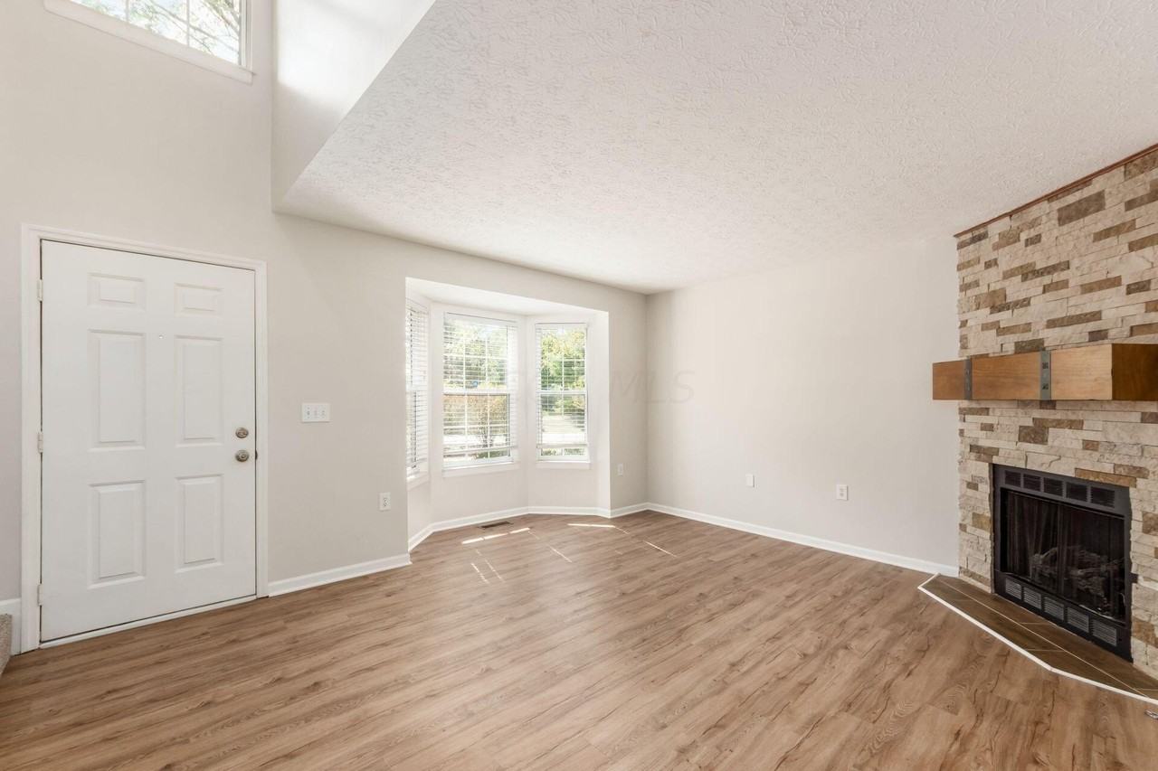 3055 Glenloch Cir - Photo 4 of 29