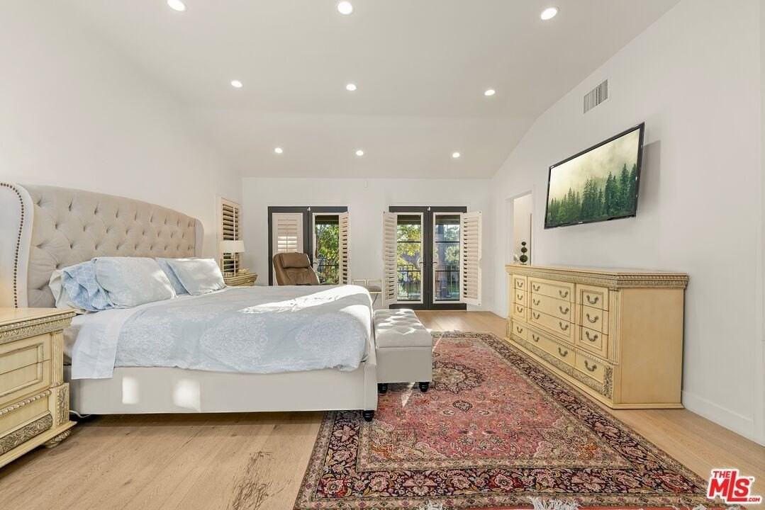 520 N Bedford Dr - Photo 4 of 19