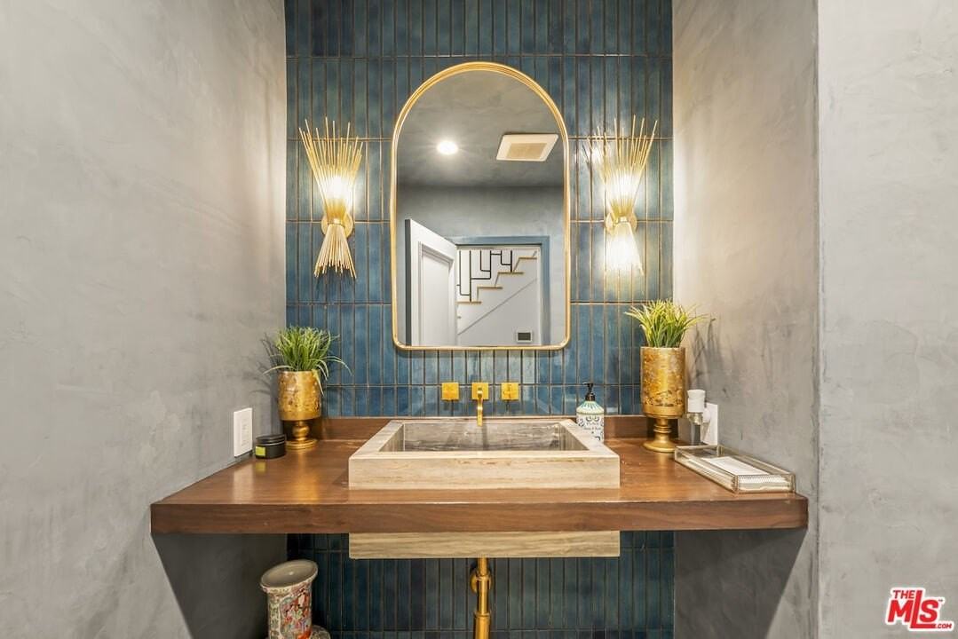 520 N Bedford Dr - Photo 6 of 19