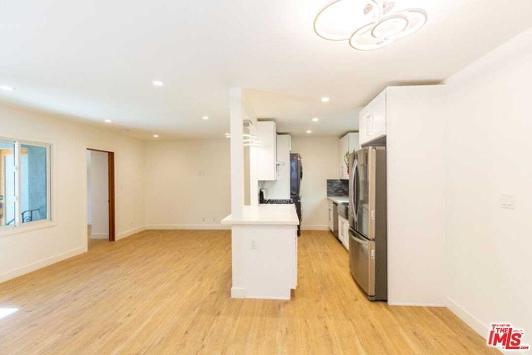 1328 19th St Apt A #A - Photo 4 of 22