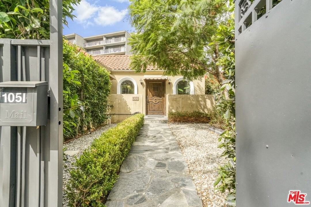 1051 S Stanley Ave - Photo 2 of 27