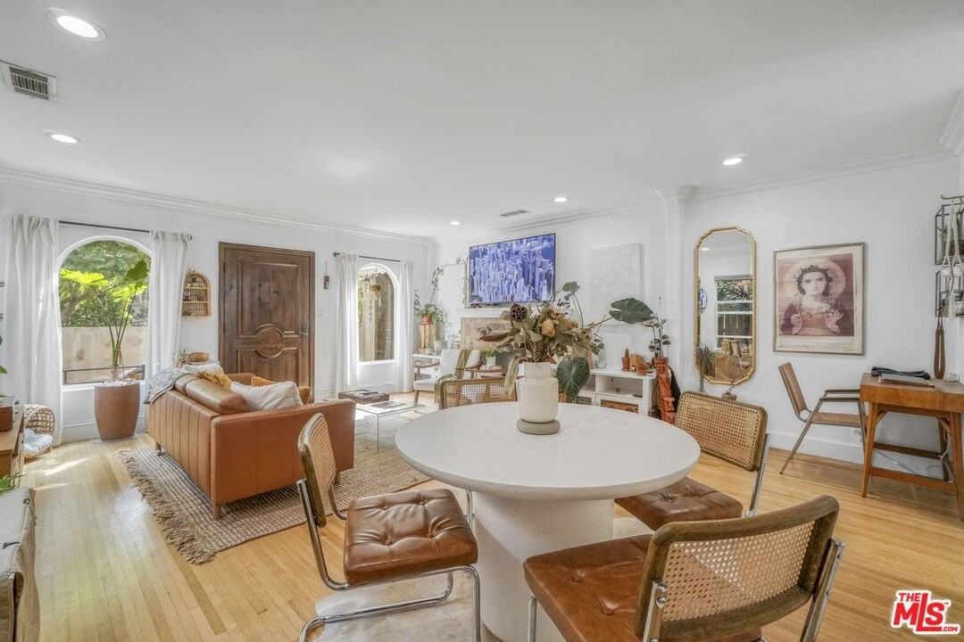 1051 S Stanley Ave - Photo 5 of 27