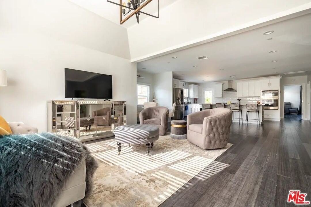 1207 Reynolds Dr - Photo 2 of 28