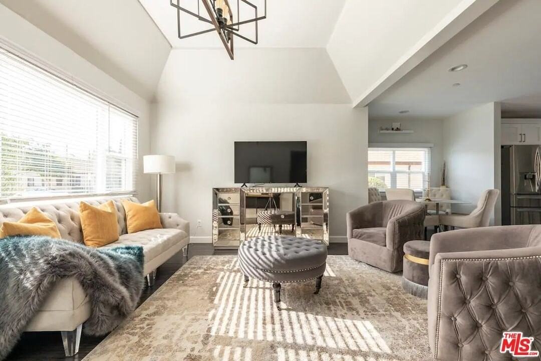 1207 Reynolds Dr - Photo 3 of 28