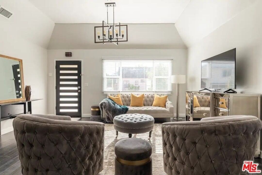 1207 Reynolds Dr - Photo 4 of 28