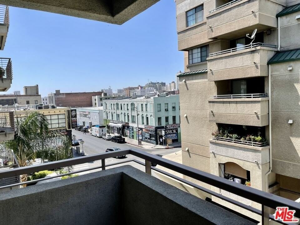 267 S San Pedro St Unit 306 #306 - Photo 4 of 10