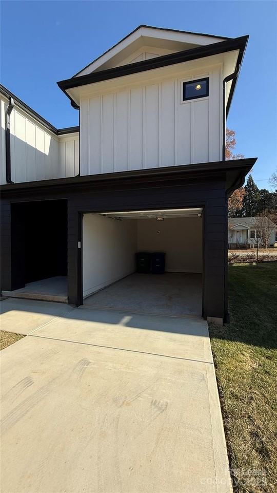 19813 N Ferry St - Photo 4 of 26