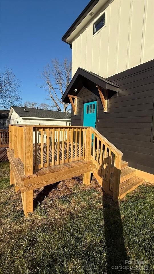 19815 N Ferry St - Photo 2 of 29