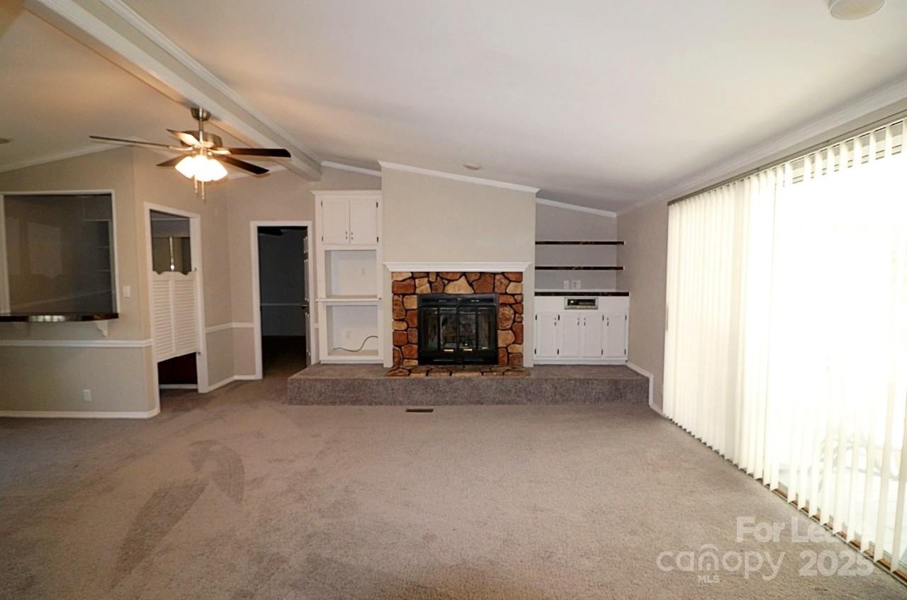 1148 Southwood Dr - Photo 2 of 27