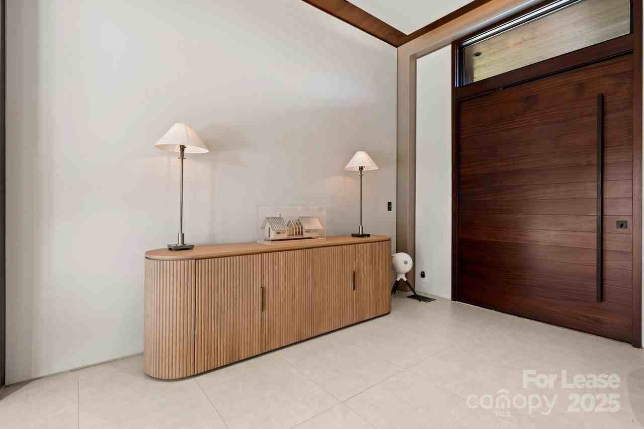 1709 Dearmon Dr - Photo 5 of 48